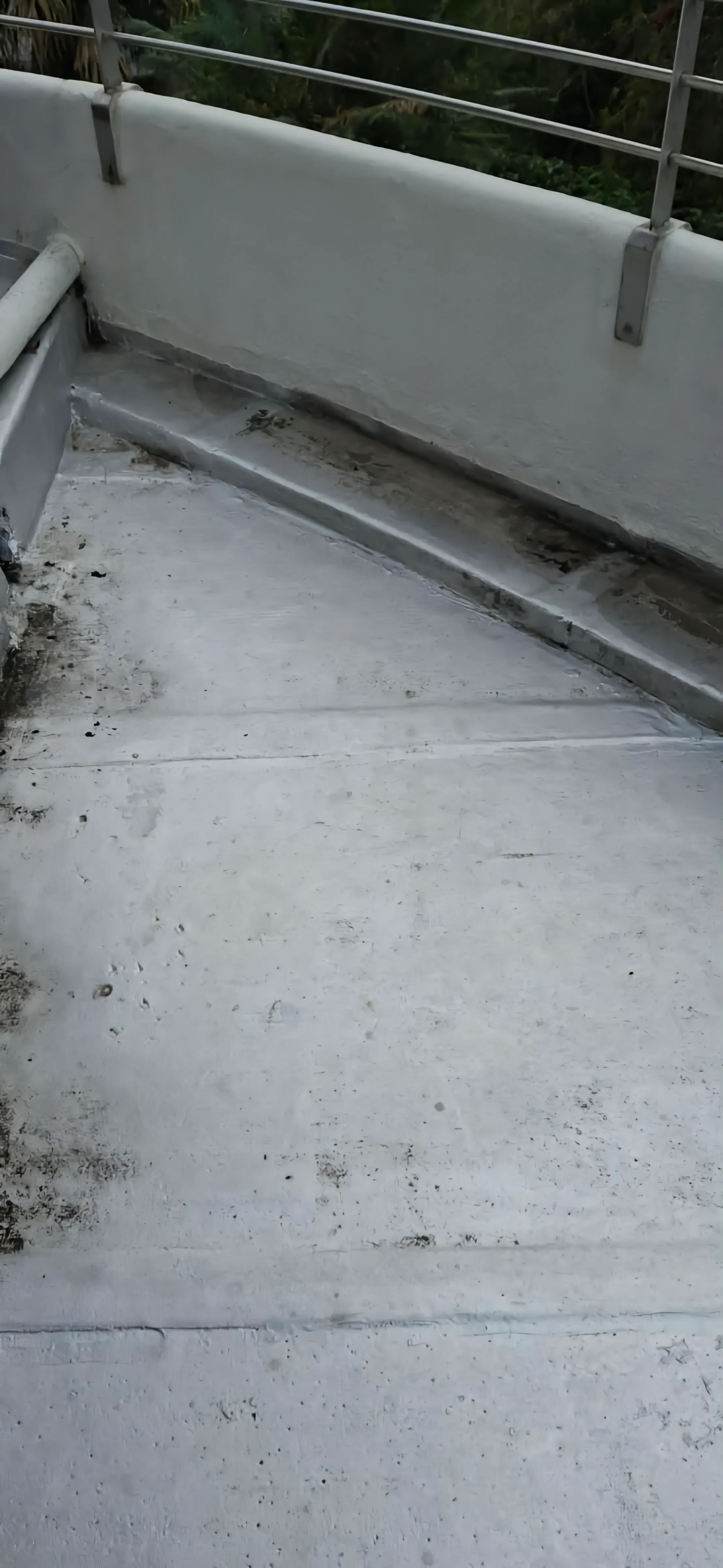 A flat roof with heat bonded waterproofing turned up into the parapet
